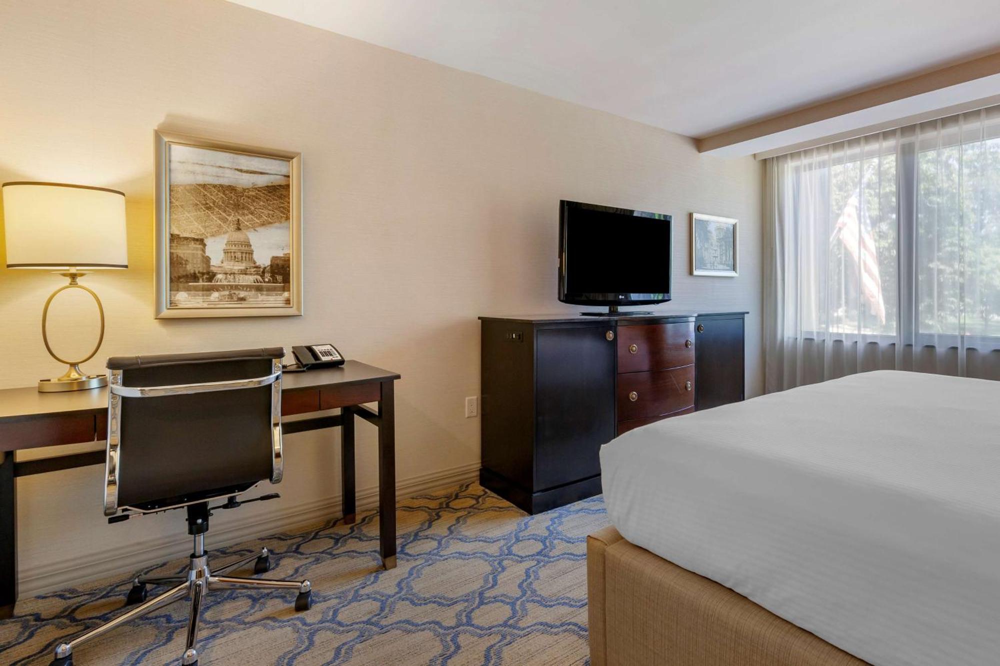 Western Premier Park Hotel Madison